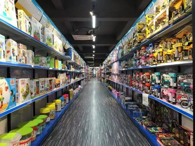 أحد ممرات صالة العرض